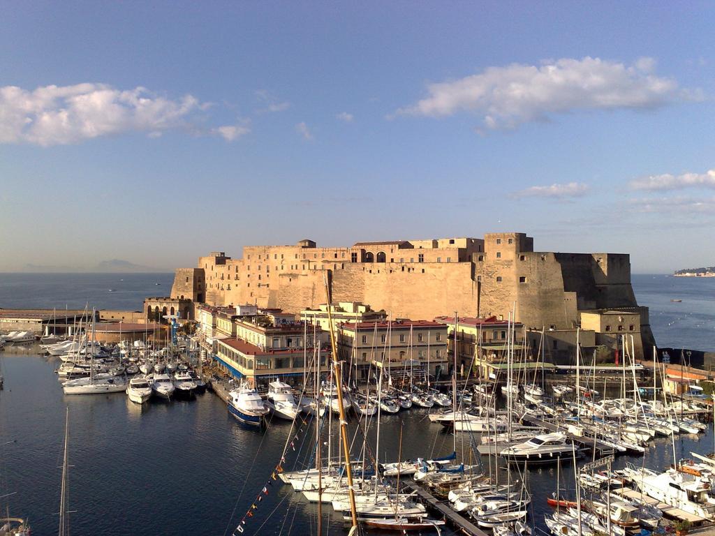 Bed and Breakfast Skyhouse Chiatamone Neapel Exterior foto
